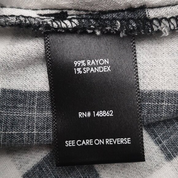 Torrid Ladies Size 00 (Approx. size 10 US) Black & White Checkered Blouse - Picture 5 of 10